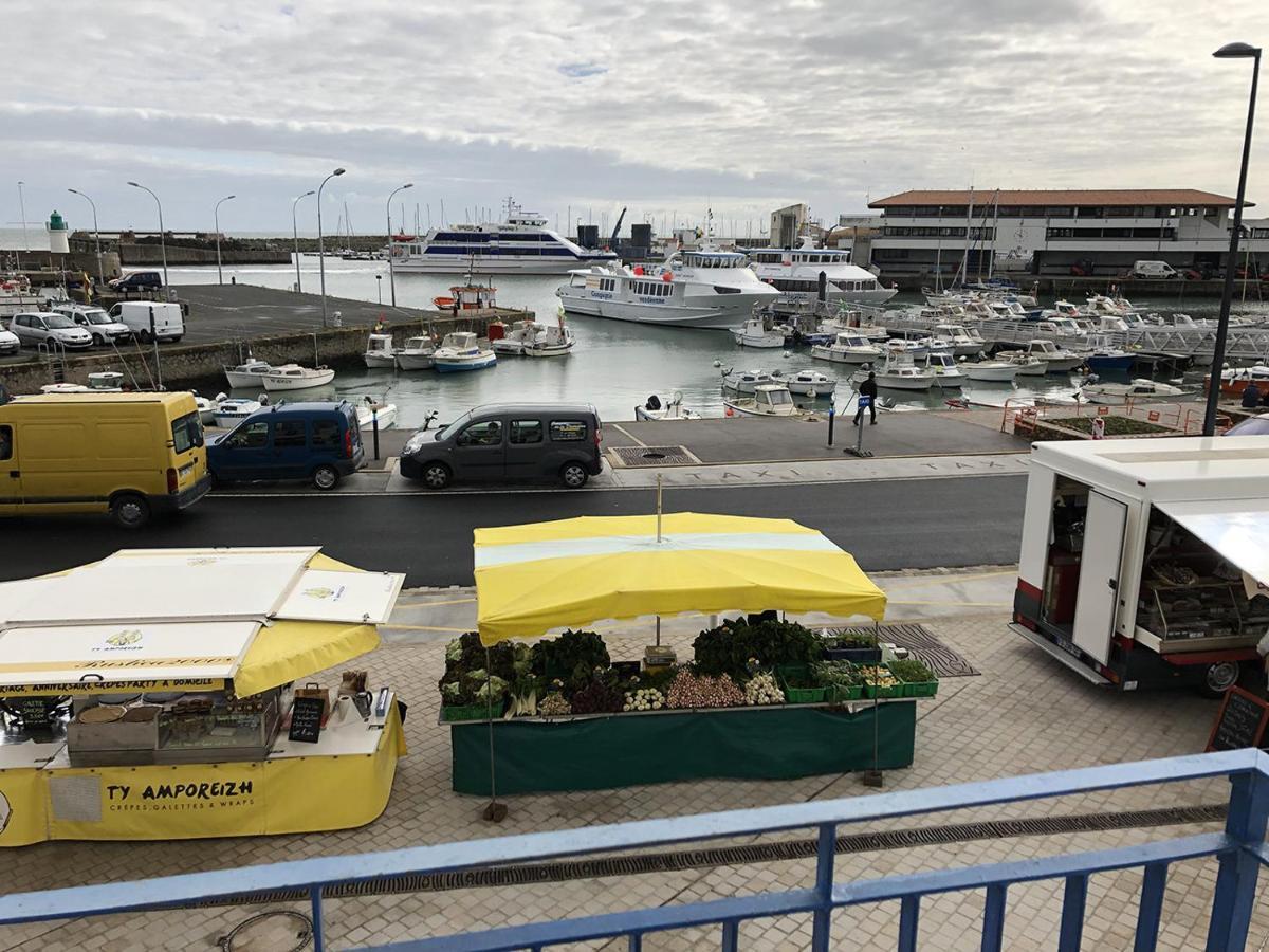 Escale Avec Vue Mer Sur Les Quais De L'Ile D'Yeu Buitenkant foto